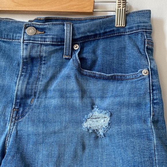 Levi’s women’s denim jean shorts Mid Length Short. Size 30, pockets and stretch - Picture 3 of 8